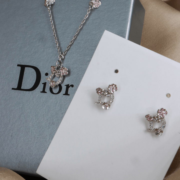 CHRISTIAN DIOR 粉紅閃石吊墜項鏈連耳環 |未使用品附原盒 - Vintasy項鏈