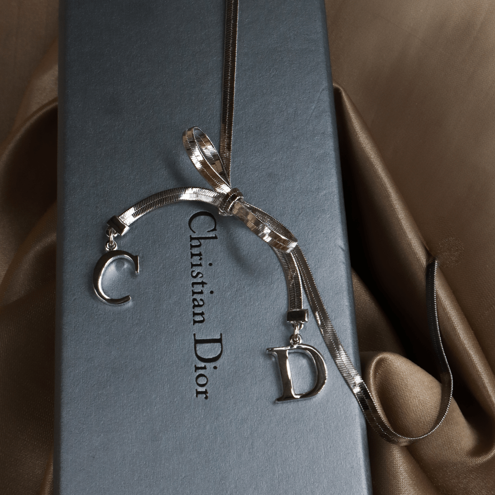 DIOR CD蝴蝶吊墜鎖骨項鏈 |熱賣第一位!|未使用品 - Vintasy項鏈