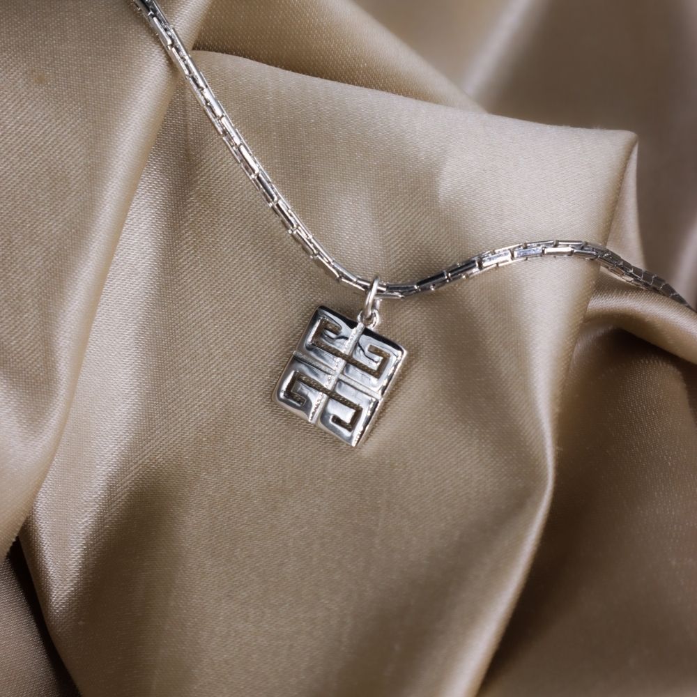 GIVENCHY 經典LOGO CHOKER - Vintasy