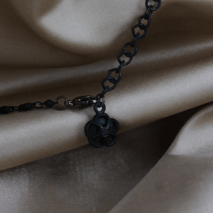 GIVENCHY 暗黑花花閃石項鏈 - Vintasy