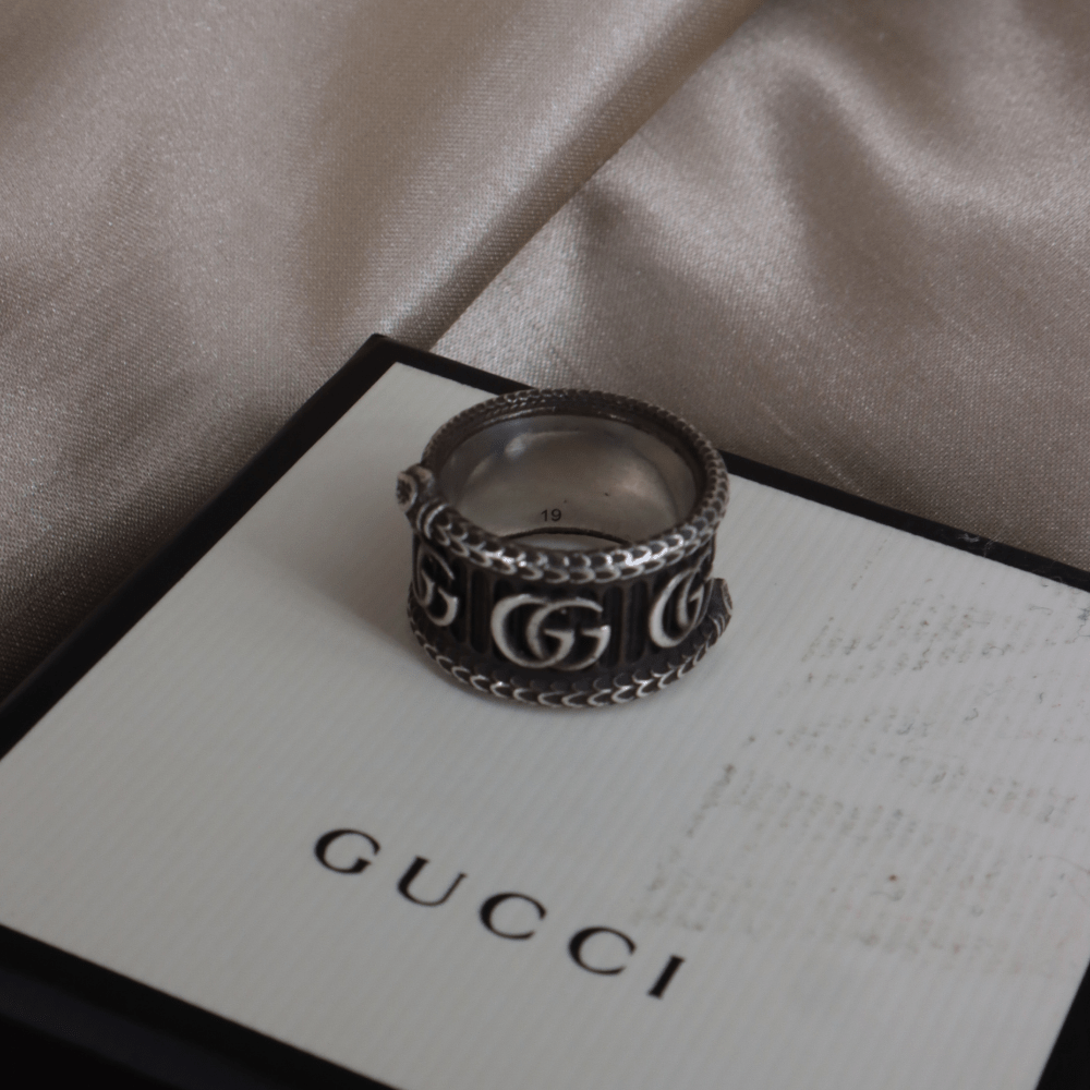 GUCCI INTERLOCKING 蛇銀戒指 附原盒 | 男裝 - Vintasy項鏈
