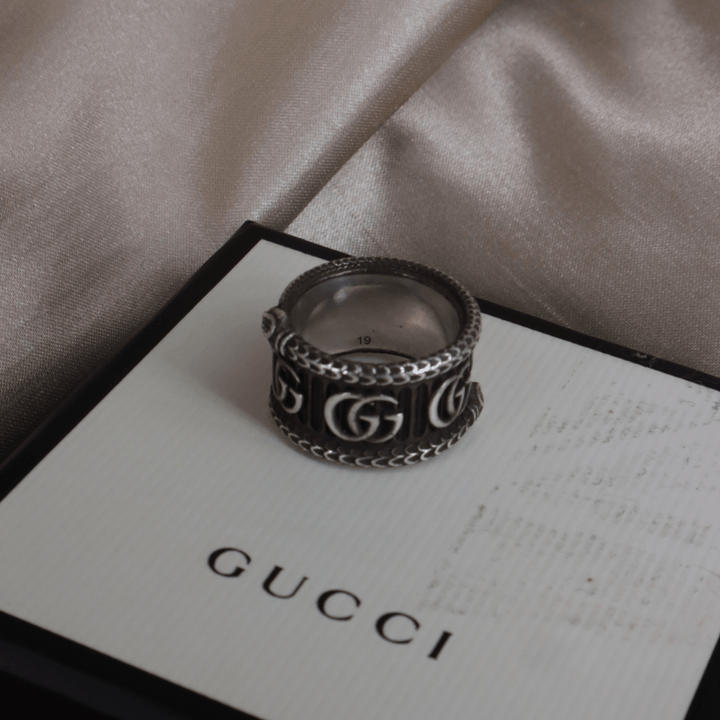 GUCCI INTERLOCKING 蛇銀戒指 附原盒 | 男裝 - Vintasy項鏈