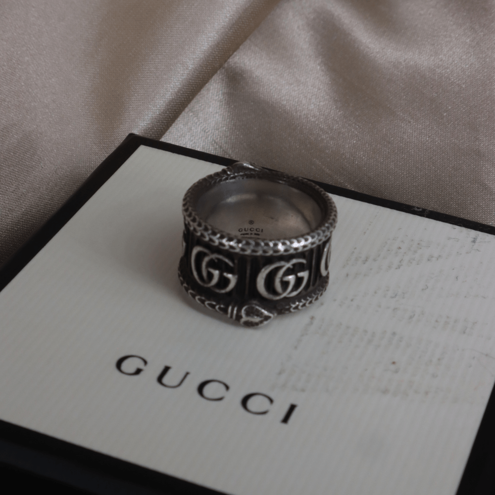 GUCCI INTERLOCKING 蛇銀戒指 附原盒 | 男裝 - Vintasy項鏈