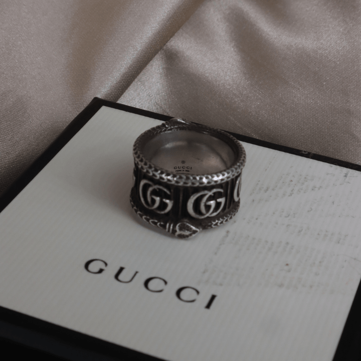 GUCCI INTERLOCKING 蛇銀戒指 附原盒 | 男裝 - Vintasy項鏈