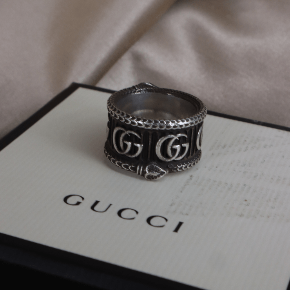 GUCCI INTERLOCKING 蛇銀戒指 附原盒 | 男裝 - Vintasy項鏈