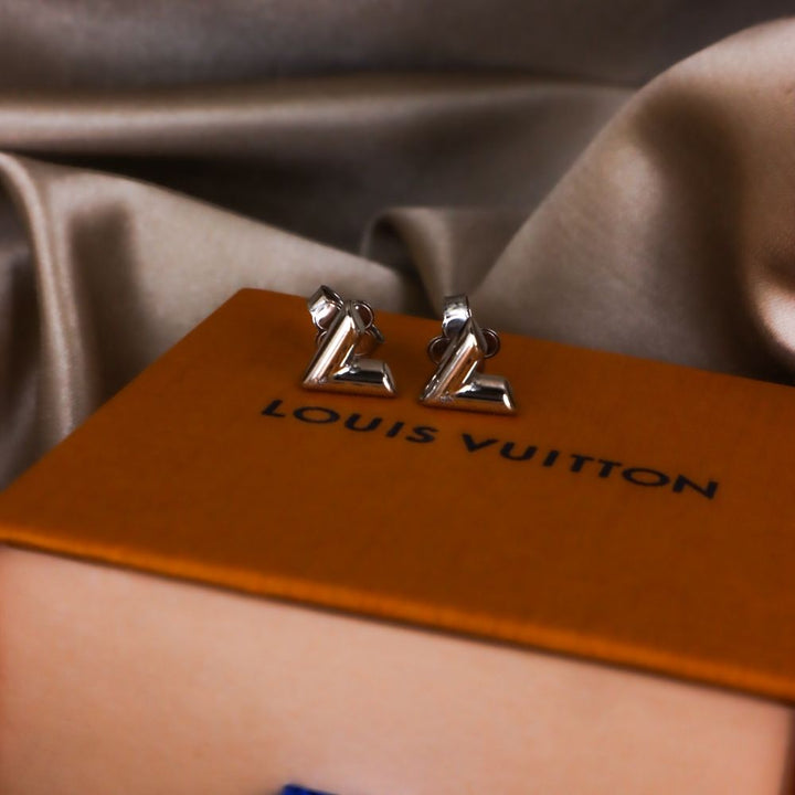 LOUIS VUITTON Essential V 耳環 |極罕現貨 - Vintasy耳環