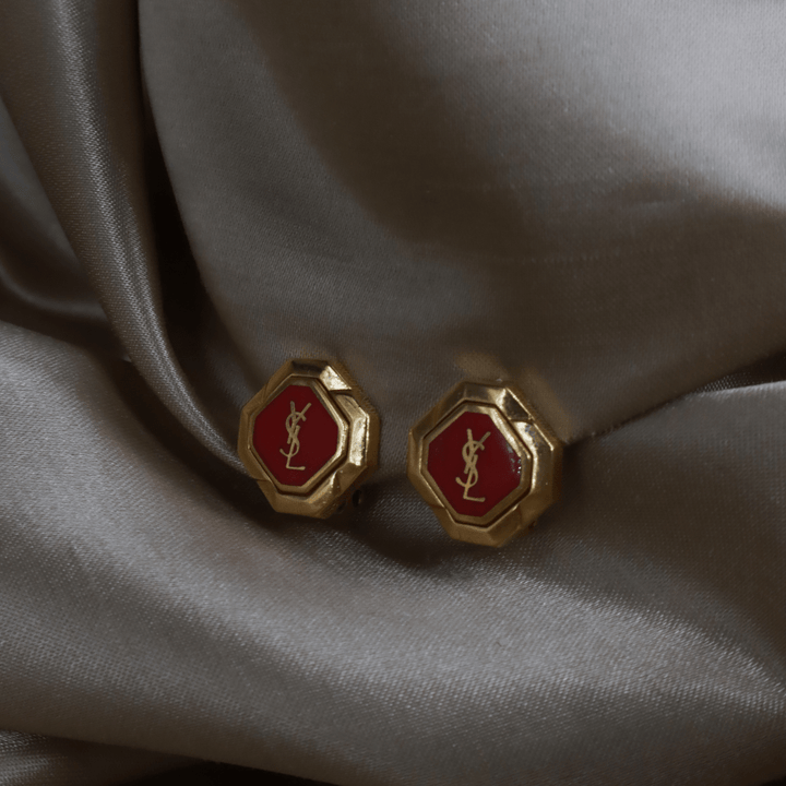 YSL Logo 吊墜耳夾 | SAINT LAURENT PARIS - Vintasy