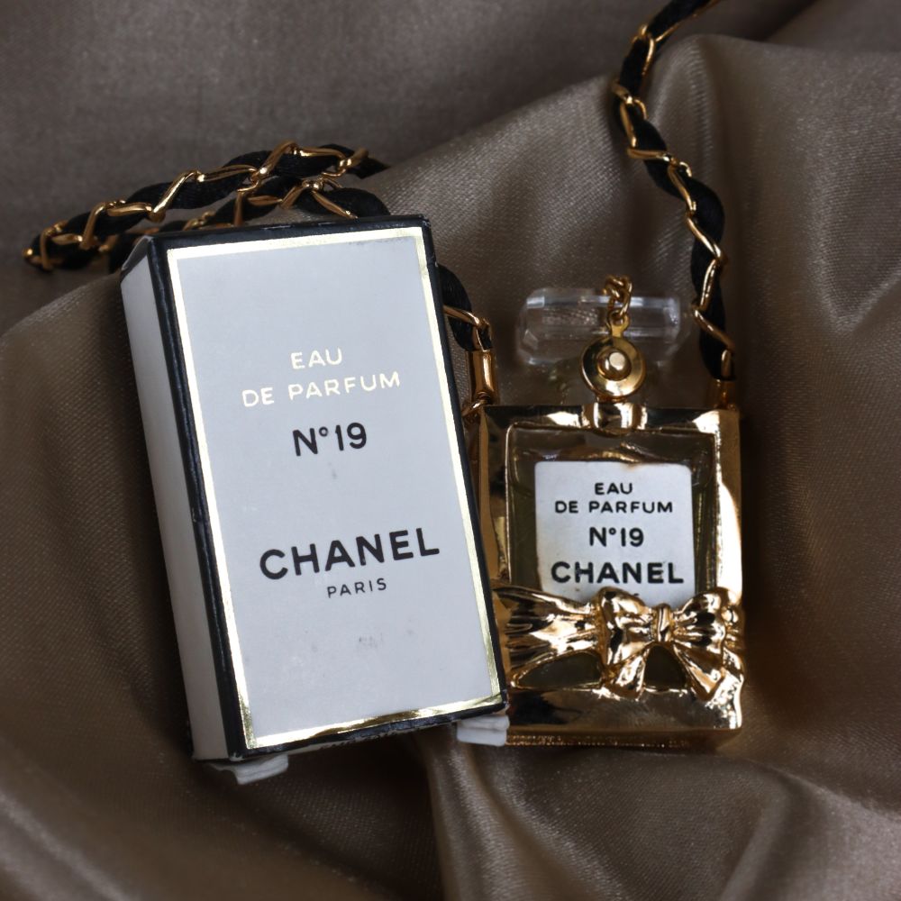 CHANEL 香水瓶項鏈 | 稀品金色珍品 - Vintasy