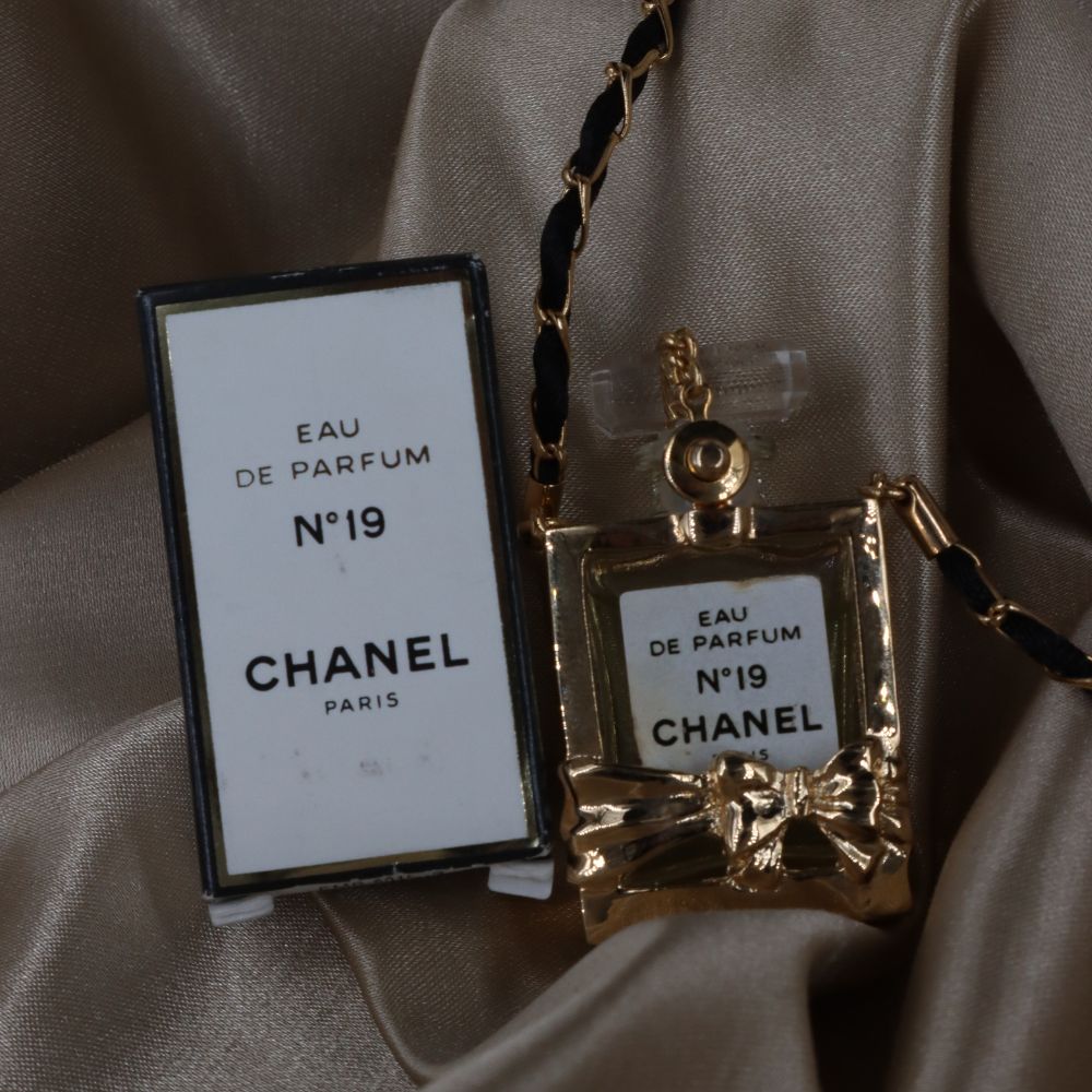 CHANEL 香水瓶項鏈 | 稀品金色珍品 - Vintasy