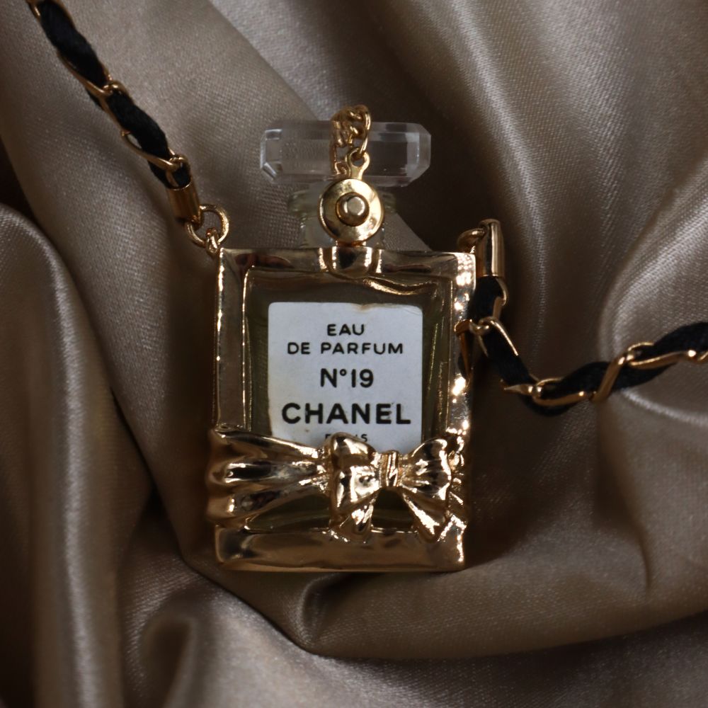 CHANEL 香水瓶項鏈 | 稀品金色珍品 - Vintasy