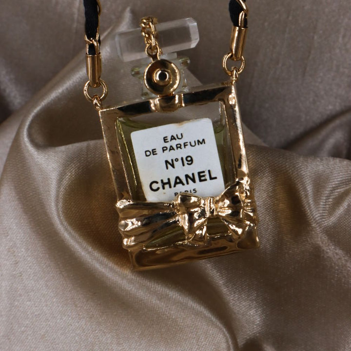 CHANEL 香水瓶項鏈 | 稀品金色珍品 - Vintasy