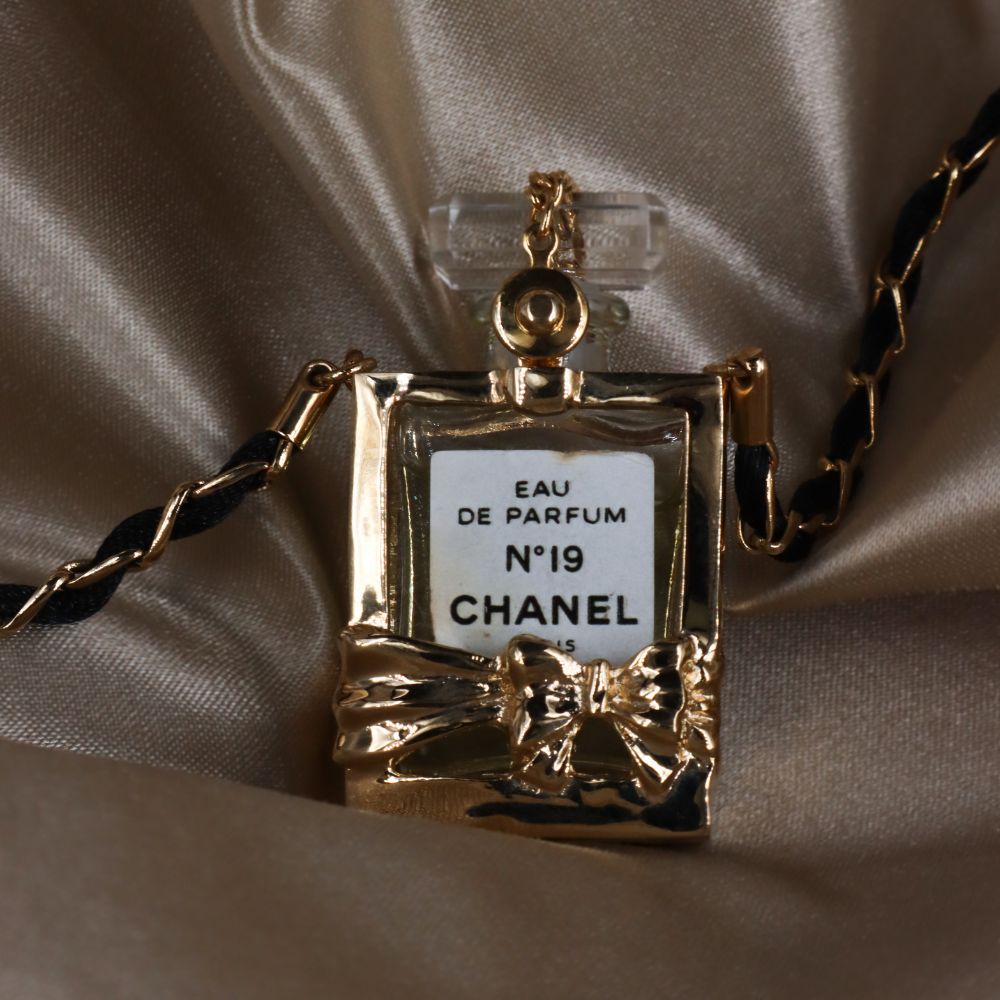 CHANEL 香水瓶項鏈 | 稀品金色珍品 - Vintasy