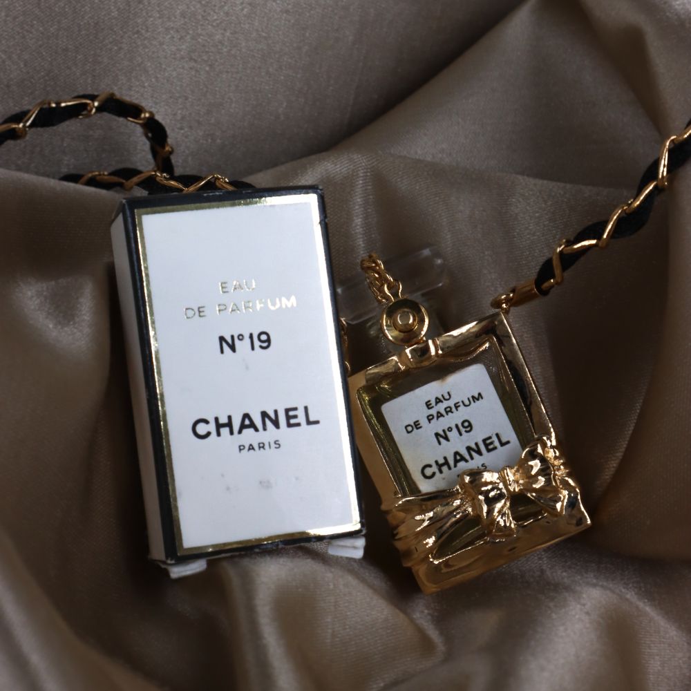 CHANEL 香水瓶項鏈 | 稀品金色珍品 - Vintasy