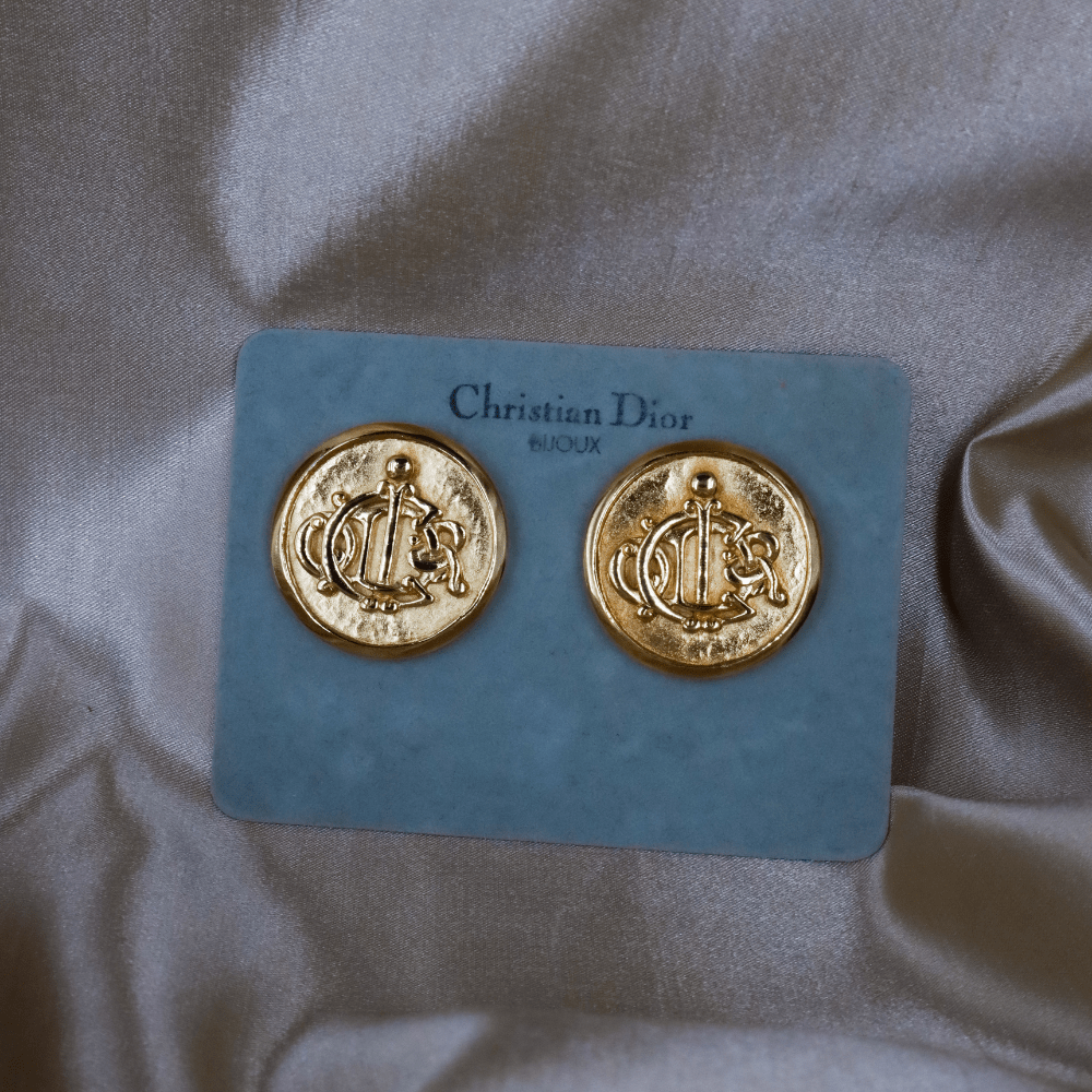 CHRISTIAN DIOR 大馬車硬幣耳夾 - Vintasy