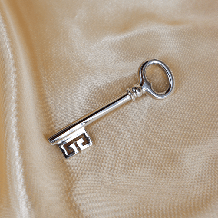 Givenchy 1978 鑰匙項針|未使用品 - Vintasy