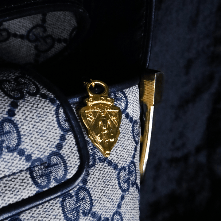 GUCCI 粗帶1970 MONOGRAM 斜揹包 | 極罕粗帶中古 - Vintasy