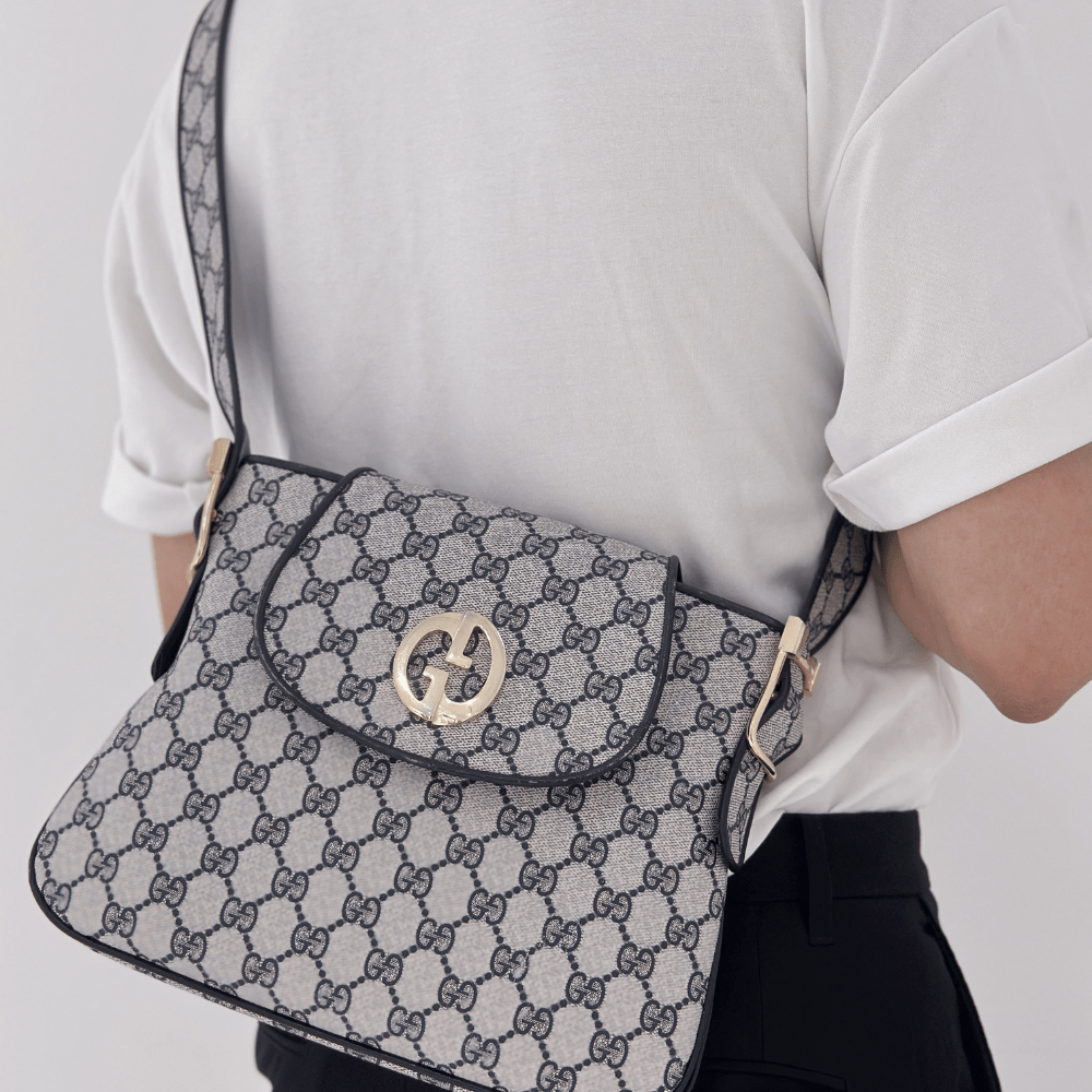 GUCCI 粗帶1970 MONOGRAM 斜揹包 | 極罕粗帶中古 - Vintasy