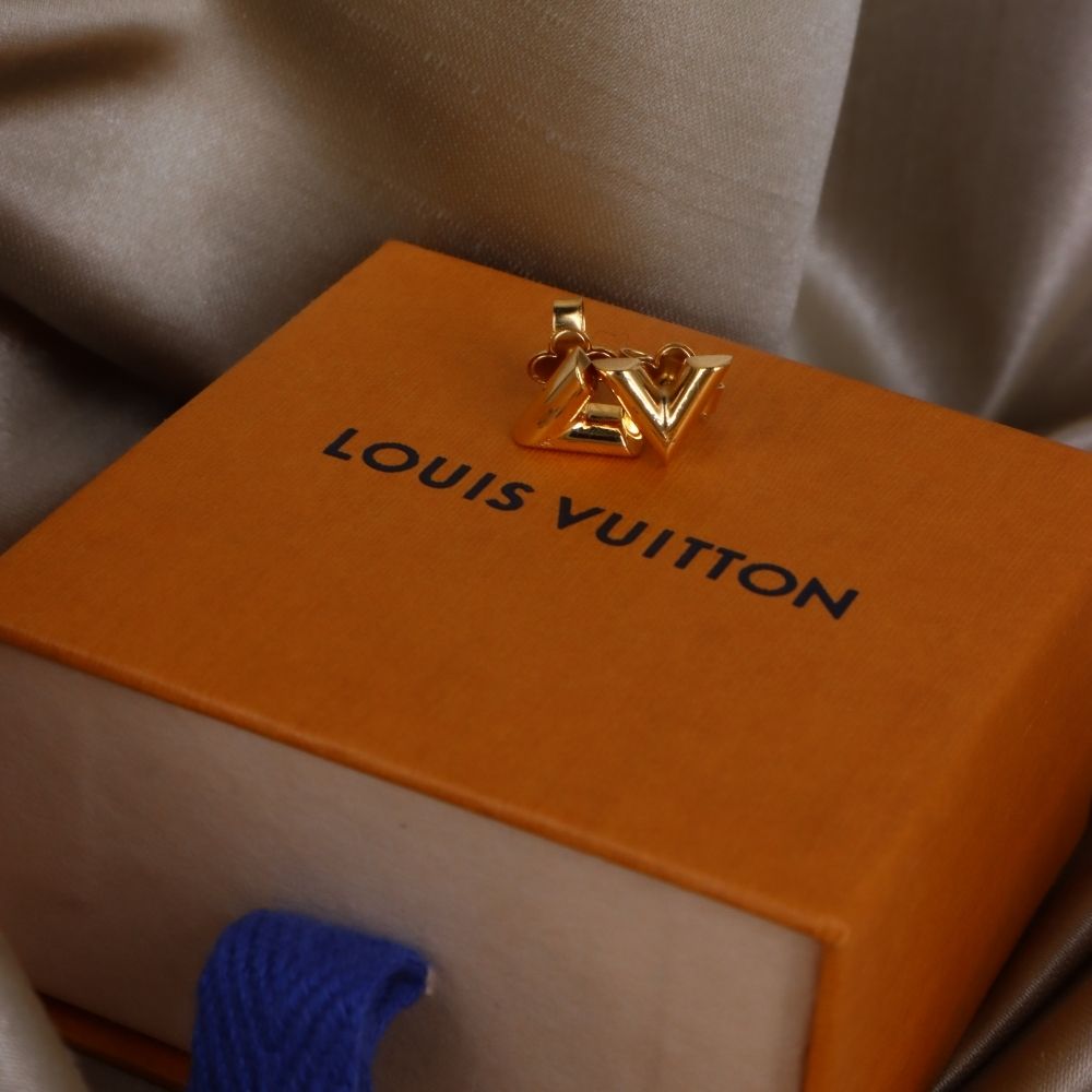 LOUIS VUITTON Essential V 耳環 |極罕現貨 - Vintasy