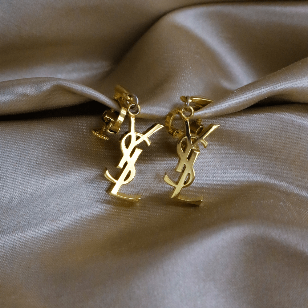 YSL Logo 吊墜耳夾 | SAINT LAURENT PARIS - Vintasy