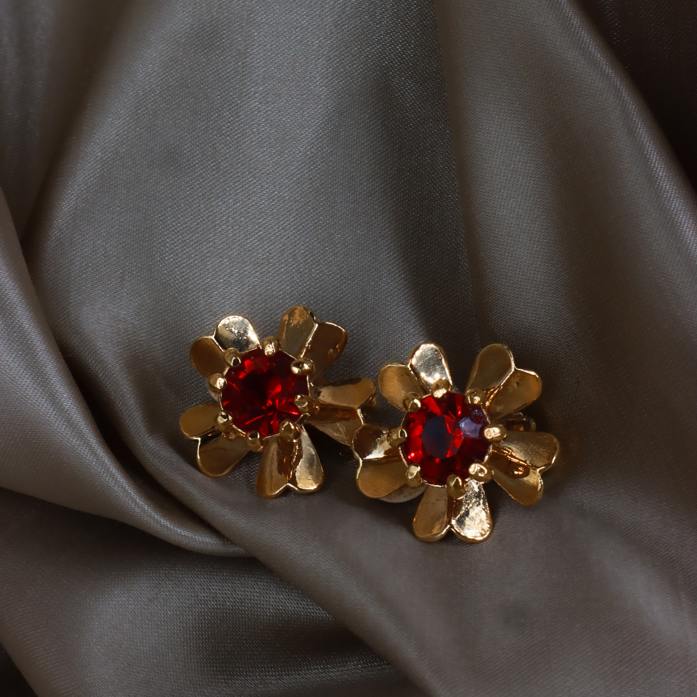 GIVENCHY 紅寶石花卉耳夾
