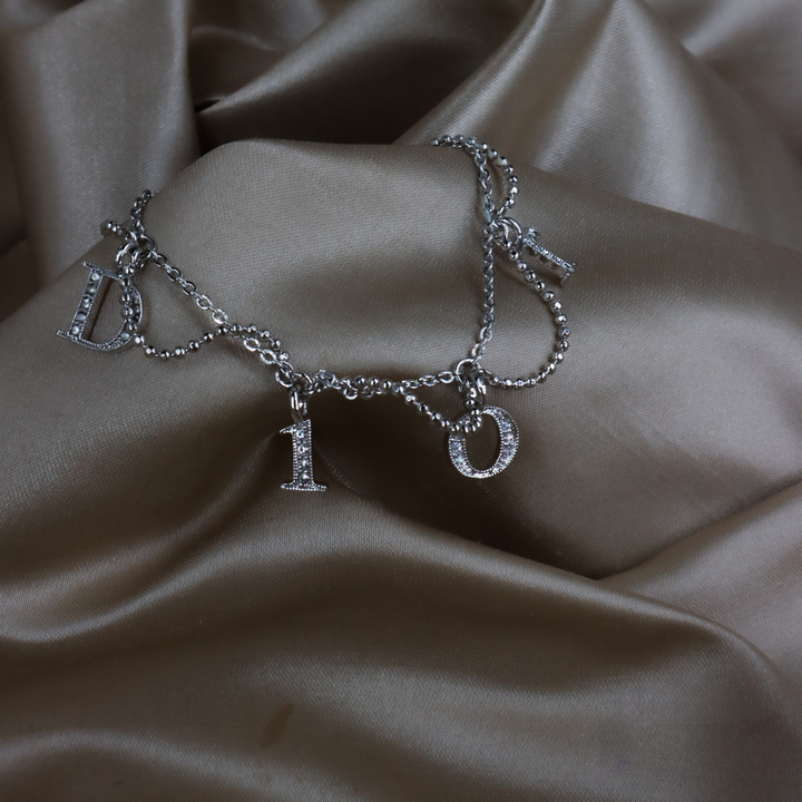 DIOR 銀色滿鑽DIOR字母吊飾手鏈