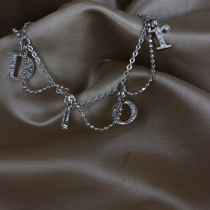 DIOR 銀色滿鑽DIOR字母吊飾手鏈
