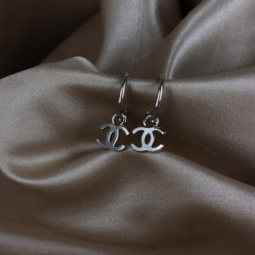 CHANEL 銀色小圈垂墜雙C耳環｜附原盒 近未使用