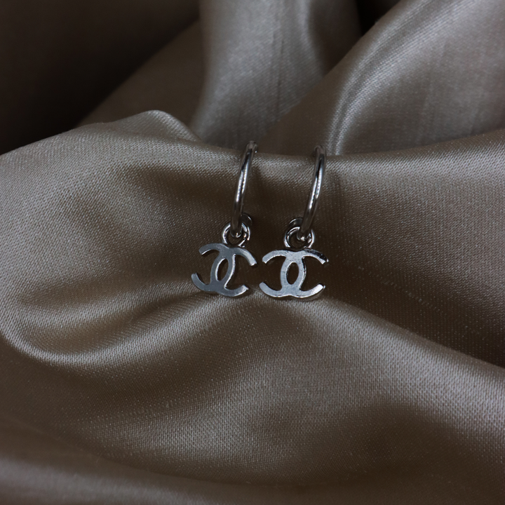 CHANEL 銀色小圈垂墜雙C耳環｜附原盒 近未使用