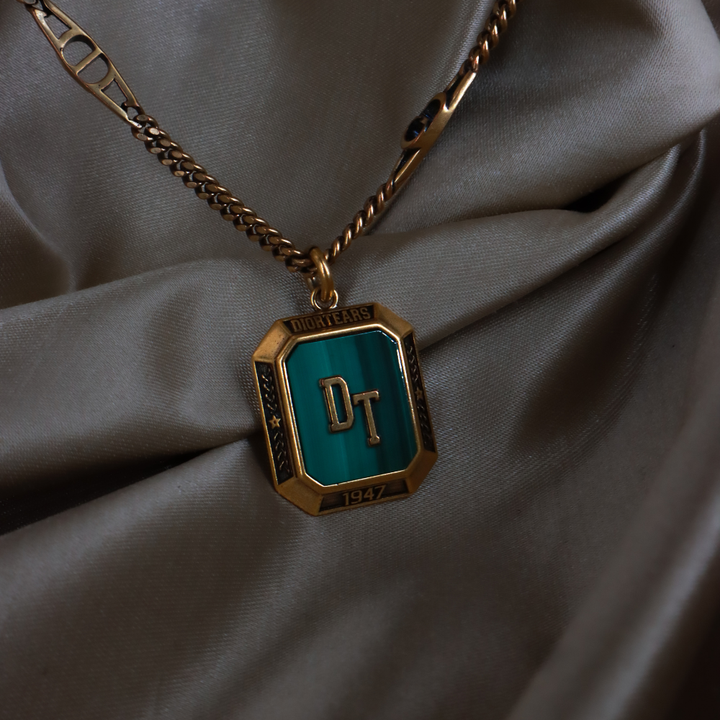 CHRISTIAN DIOR「DT 1947」徽章吊墜項鏈（金色）