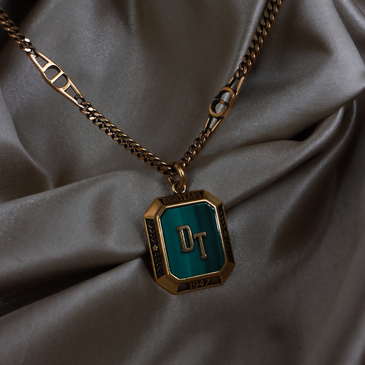 CHRISTIAN DIOR「DT 1947」徽章吊墜項鏈（金色）