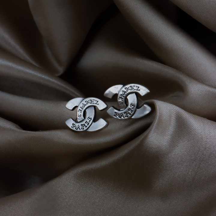 CHANEL 1999 工業風銀色 CC Logo 耳環