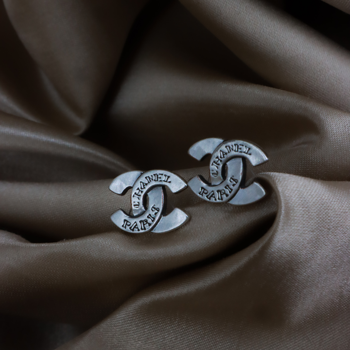 CHANEL 1999 工業風銀色 CC Logo 耳環