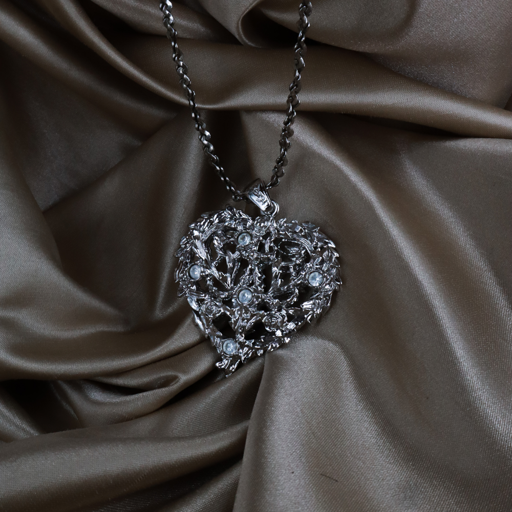 YSL Logo 水晶愛心花卉長項鏈（銀色） | SAINT LAURENT PARIS 未使用美品 | 特價發售只限一條！ (副本)