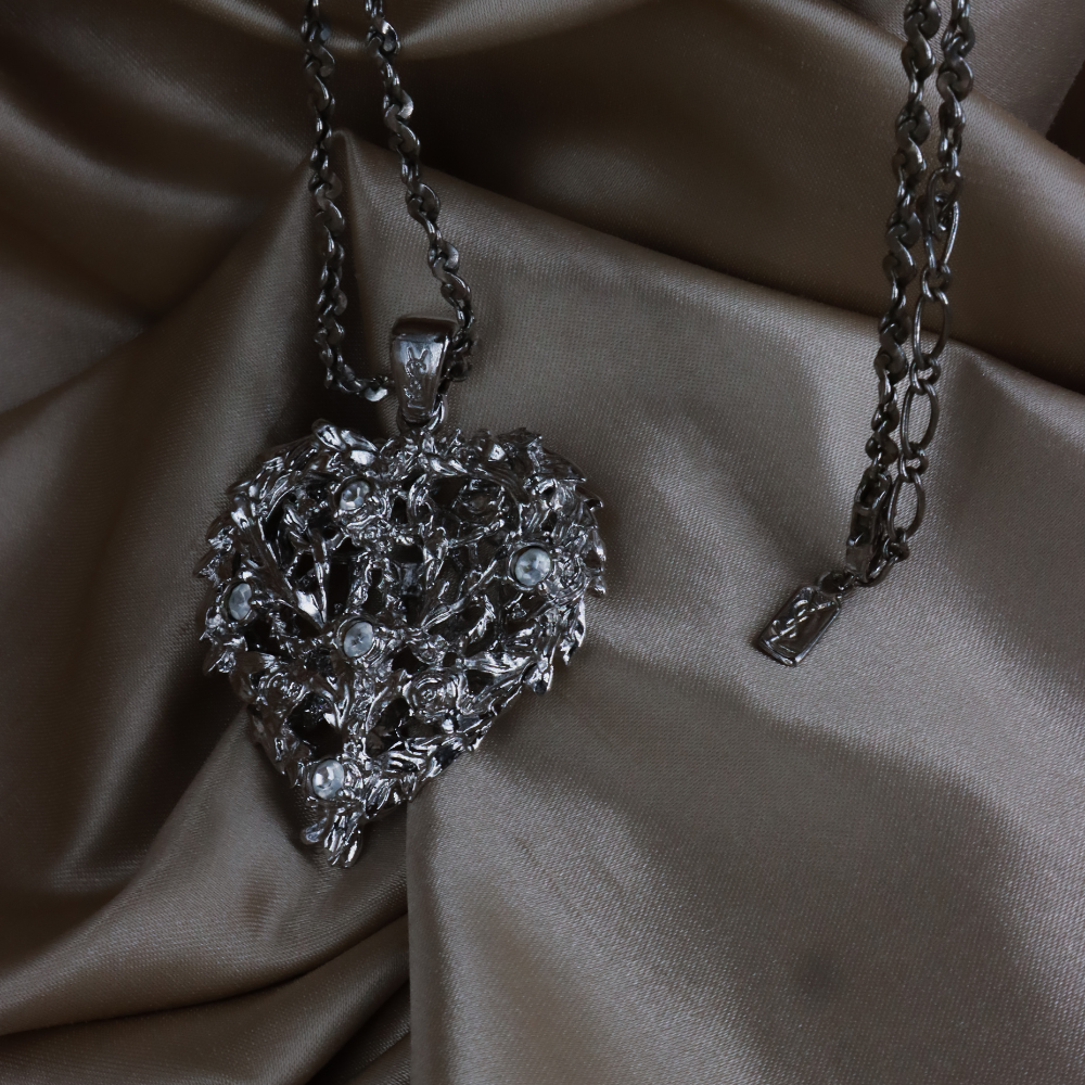 YSL Logo 水晶愛心花卉長項鏈（銀色） | SAINT LAURENT PARIS 未使用美品 | 特價發售只限一條！ (副本)