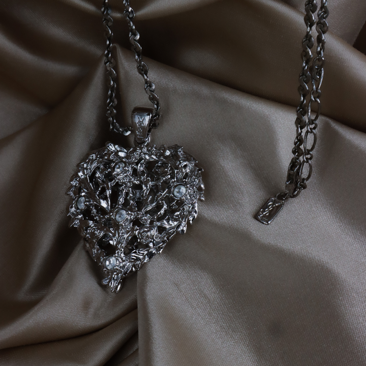 YSL Logo 水晶愛心花卉長項鏈（銀色） | SAINT LAURENT PARIS 未使用美品 | 特價發售只限一條！ (副本)