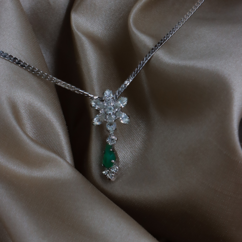 CHRISTIAN DIOR 雪花水鑽拼祖母綠吊墜頸鏈