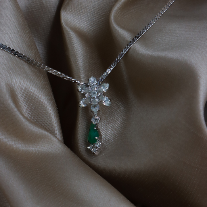 CHRISTIAN DIOR 雪花水鑽拼祖母綠吊墜頸鏈