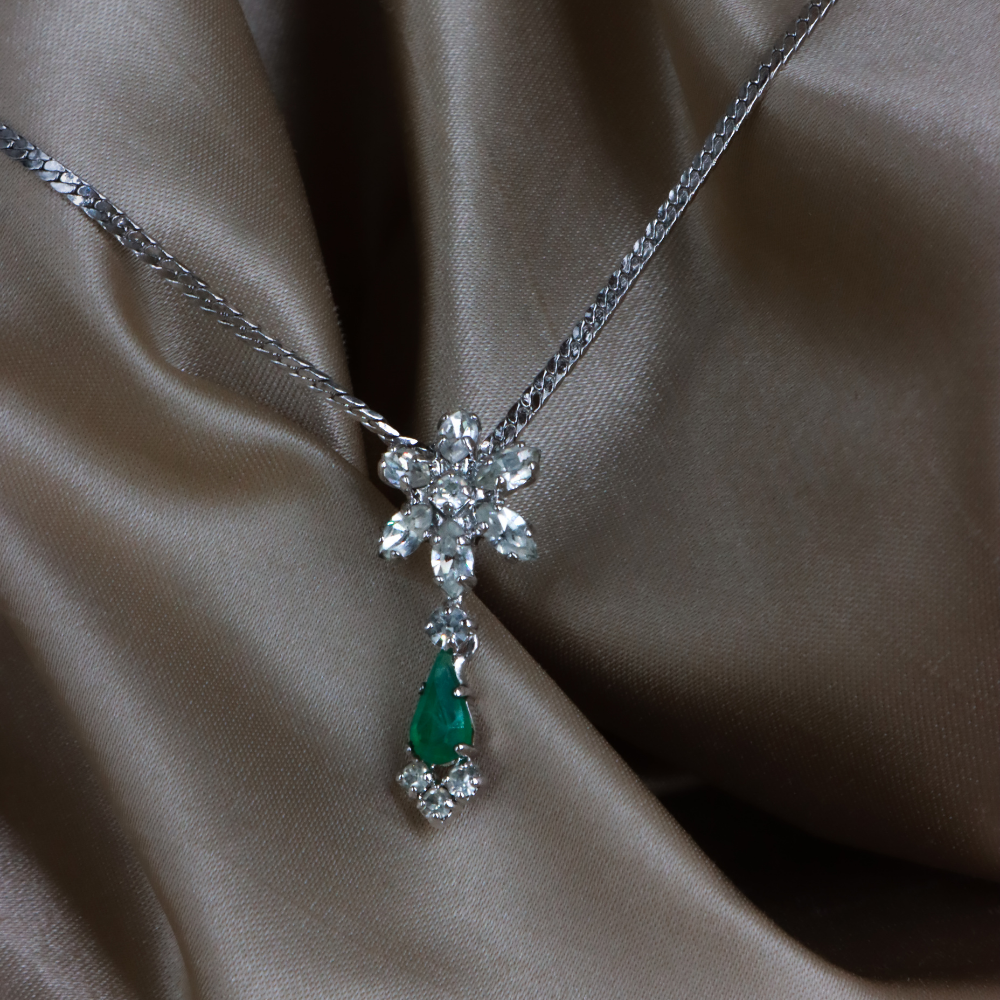 CHRISTIAN DIOR 雪花水鑽拼祖母綠吊墜頸鏈