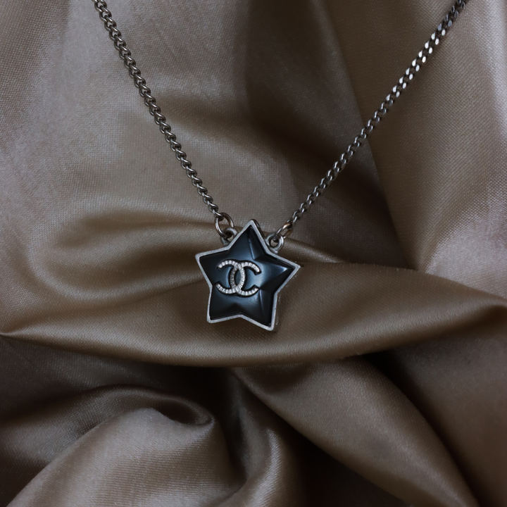 CHANEL 深藍琺瑯星星 CC Logo 吊墜頸鏈｜附原盒 ｜ 2017年款