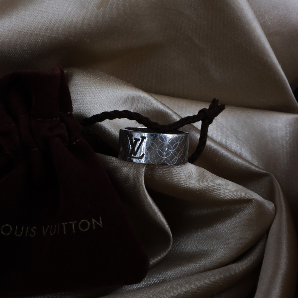 LOUIS VUITTON Monogram Perforated LV 戒指（Marc Jacobs 時期）