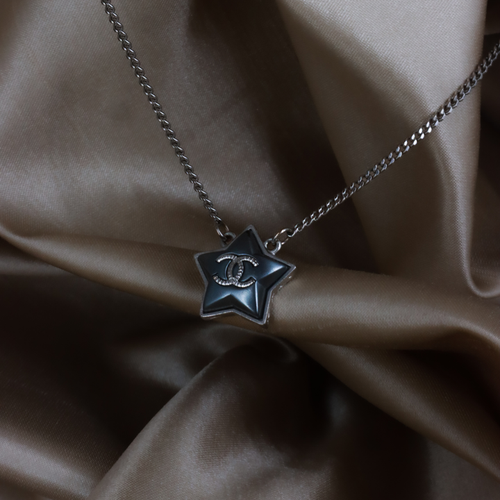 CHANEL 深藍琺瑯星星 CC Logo 吊墜頸鏈｜附原盒 ｜ 2017年款