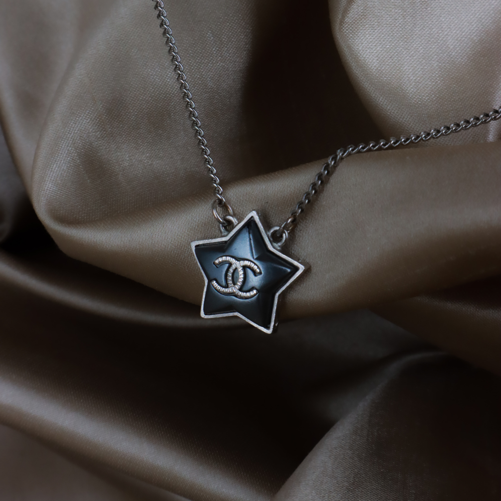 CHANEL 深藍琺瑯星星 CC Logo 吊墜頸鏈｜附原盒 ｜ 2017年款