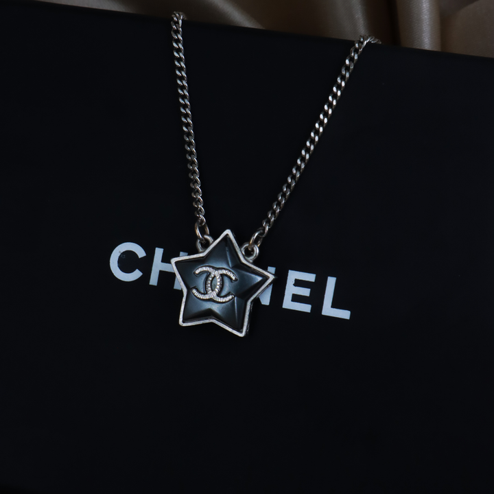 CHANEL 深藍琺瑯星星 CC Logo 吊墜頸鏈｜附原盒 ｜ 2017年款