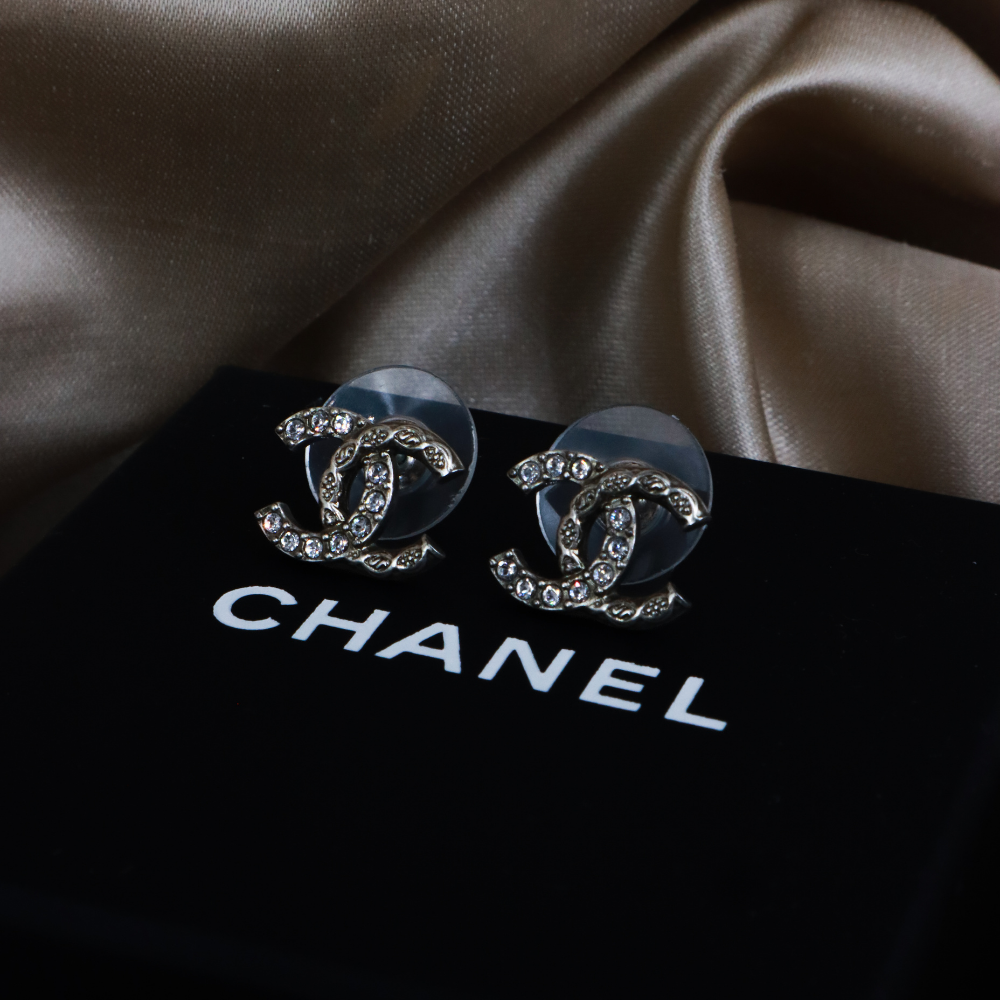 CHANEL 經典水晶 CC 耳環｜2024 年