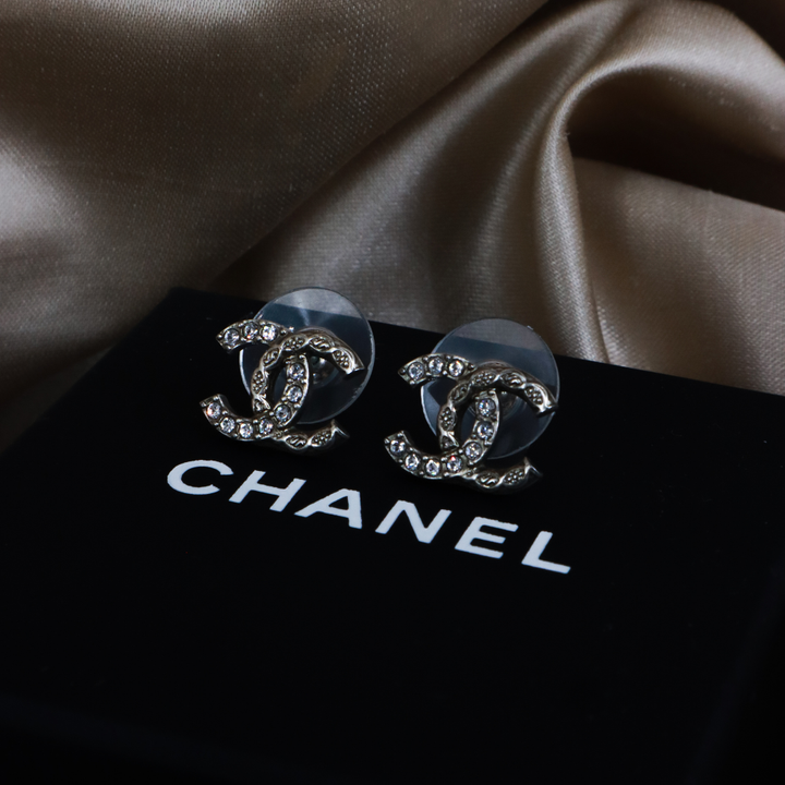 CHANEL 經典水晶 CC 耳環｜2024 年