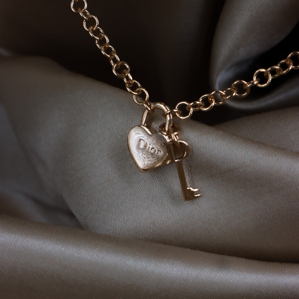 CHRISTIAN DIOR 金色心形鎖匙吊墜項鏈