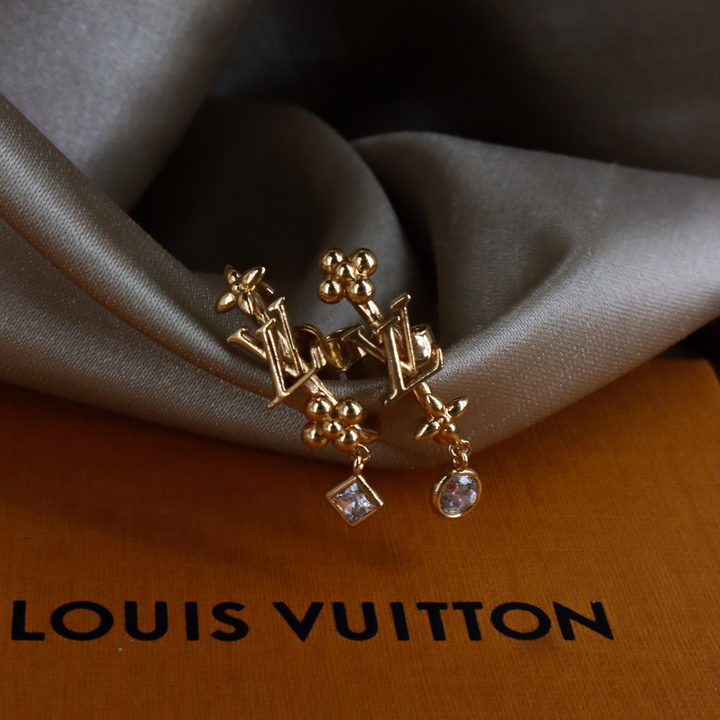 LOUIS VUITTON  Essential V 水晶垂墜耳環 ｜附原盒