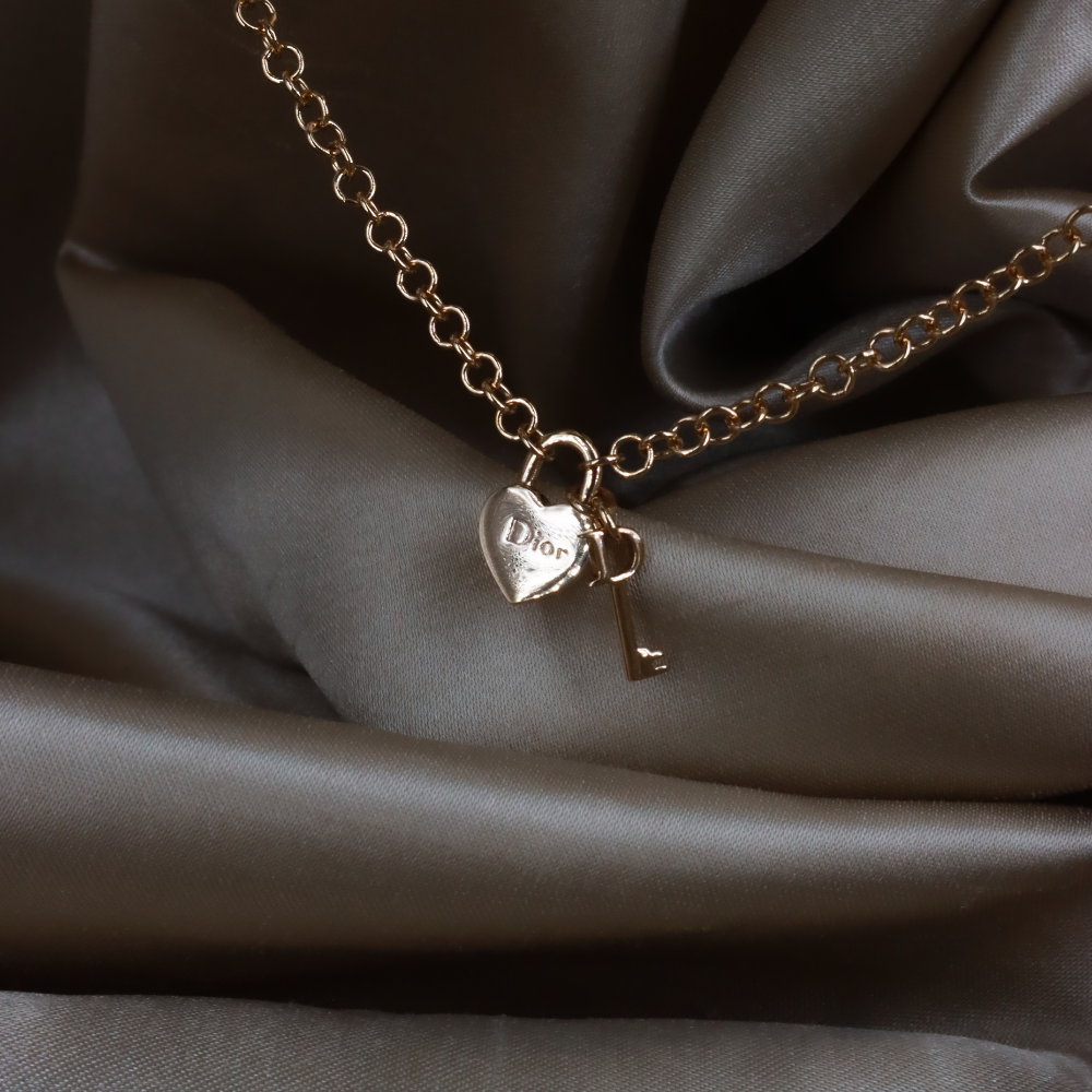 CHRISTIAN DIOR 金色心形鎖匙吊墜項鏈