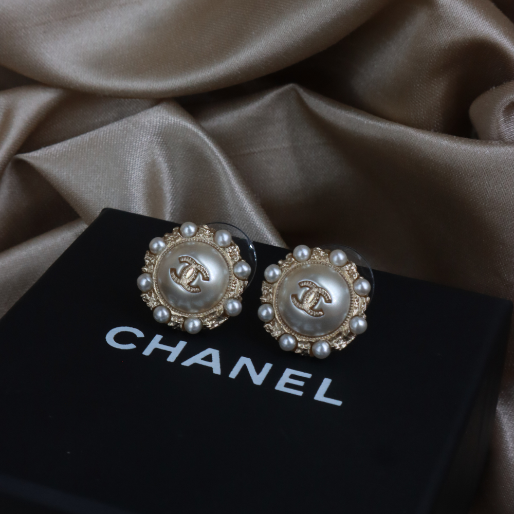 CHANEL 珍珠圓 CC Logo耳環｜2019年 附原盒 未使用