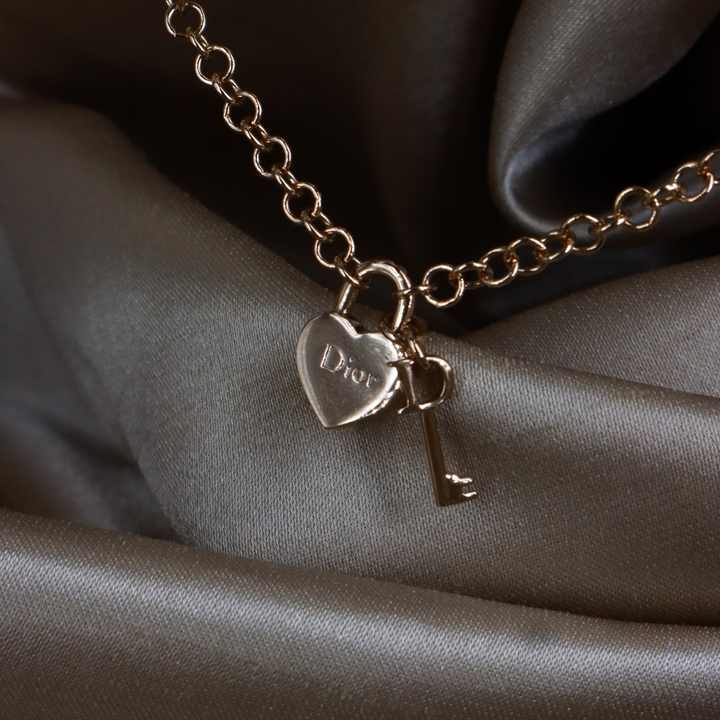 CHRISTIAN DIOR 金色心形鎖匙吊墜項鏈